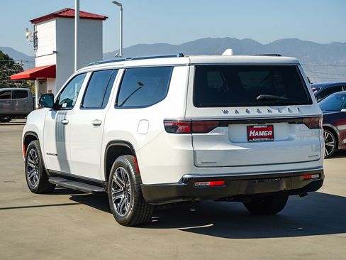 Used 2023 Jeep Wagoneer L Series II AWD/4WD image 5