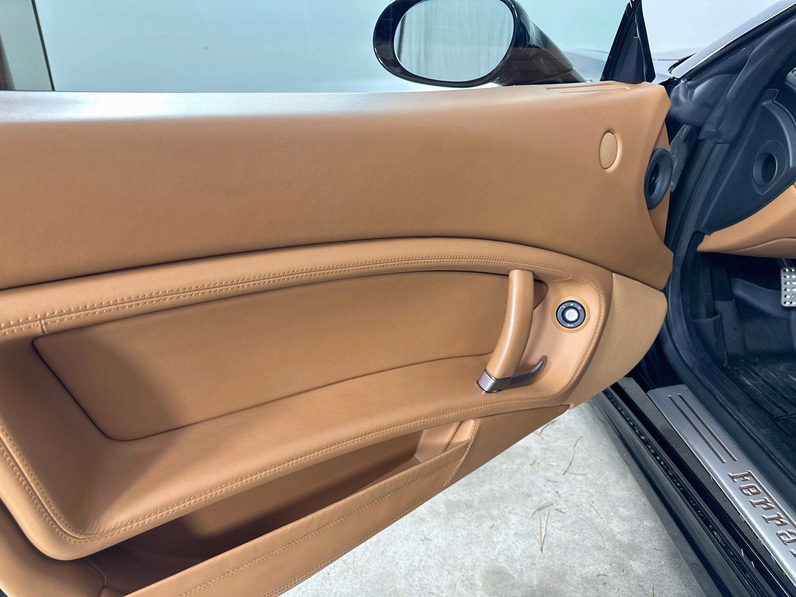 Used 2014 Ferrari California RWD image 17