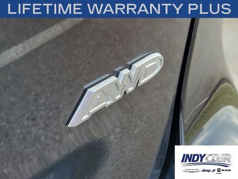 New 2026 Chrysler Pacifica Pinnacle w/ Trailer Tow Group AWD/4WD image 9