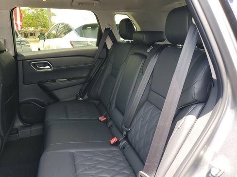 New 2025 Nissan Rogue Platinum image 17