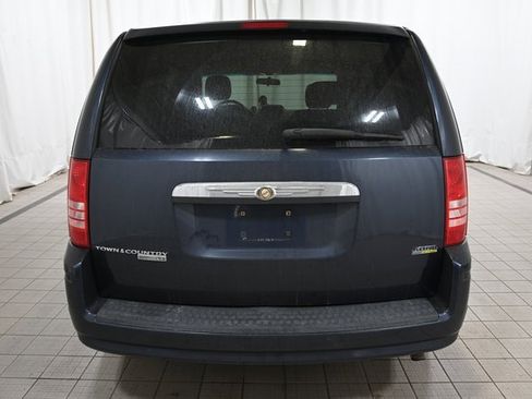 Used 2008 Chrysler Town & Country LX image 12