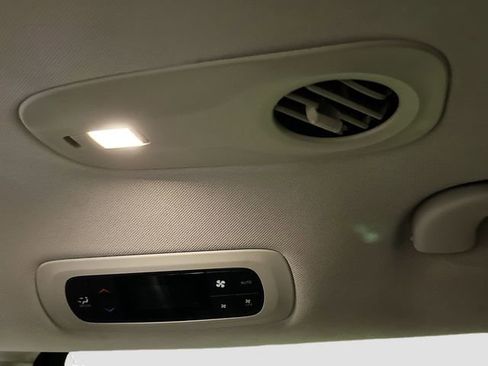Used 2018 Chrysler Pacifica Touring-L w/ Tire & Wheel Group FWD image 26