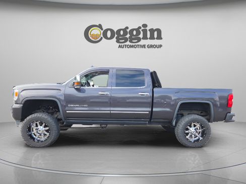 Used 2016 GMC Sierra 2500 Denali w/ Duramax Plus Package AWD/4WD image 2