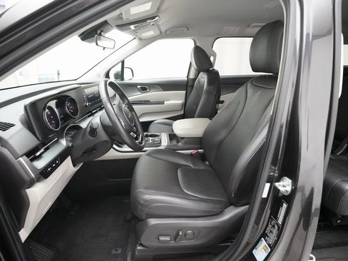 Certified 2024 Kia Carnival LX image 7