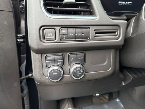 Used 2023 GMC Yukon SLT AWD/4WD image 10