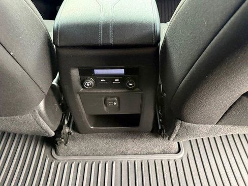 Used 2023 Chevrolet Traverse LT image 15