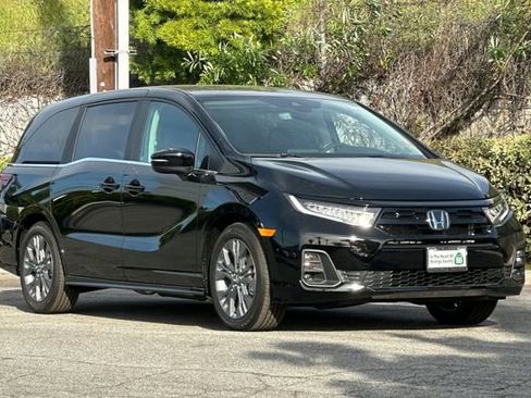 New 2026 Honda Odyssey Touring image 2