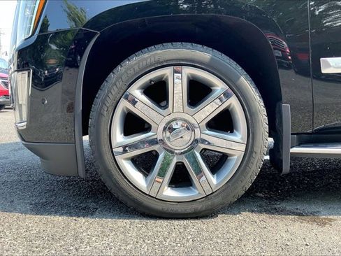 Used 2017 Cadillac Escalade ESV Luxury AWD/4WD image 8