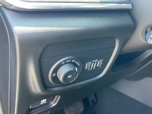 Used 2025 Jeep Grand Cherokee Overland AWD/4WD image 16