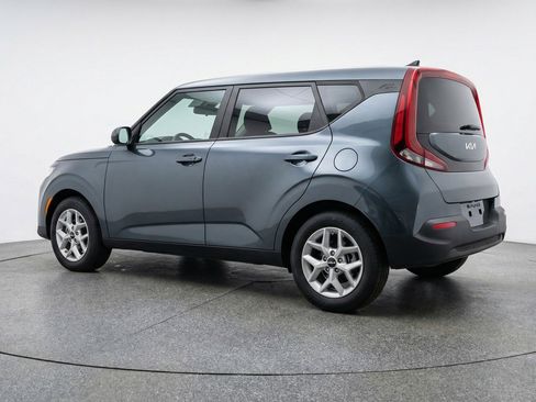 Used 2025 Kia Soul LX w/ LX Technology Package FWD image 6
