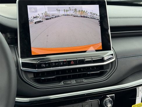 New 2026 Jeep Compass Latitude image 17