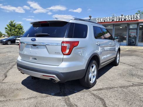 Used 2016 Ford Explorer XLT w/ Equipment Group 202A AWD/4WD image 5
