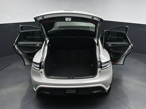 Used 2025 Porsche Macan AWD/4WD image 31