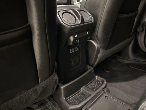 Used 2019 Jeep Wrangler Unlimited Sahara image 32
