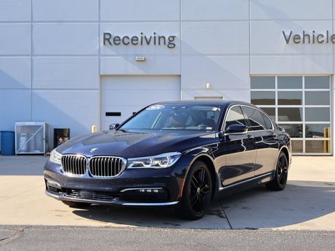 Used 2016 BMW 750i xDrive AWD/4WD image 3