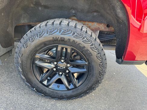 Used 2021 Chevrolet Silverado 1500 LT Trail Boss w/ Bed Protection Package AWD/4WD image 14