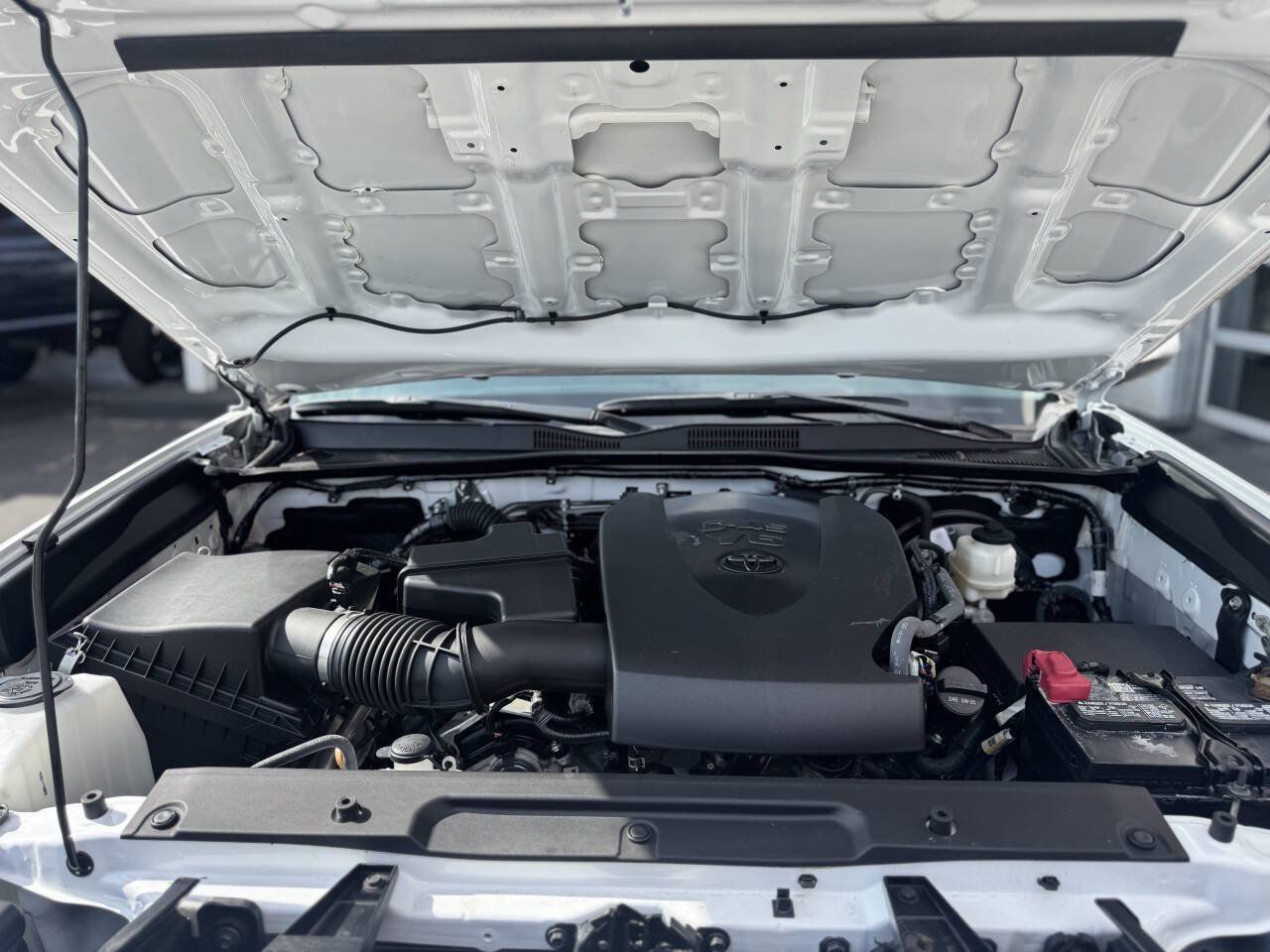 Used 2022 Toyota Tacoma SR5 w/ Technology Package RWD image 38