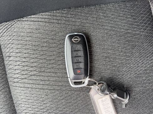 Used 2025 Nissan Rogue SV FWD image 21