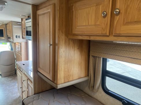 Used 2017 Ford E-450 and Econoline 450 Super Duty w/ Motorhome Prep Package RWD image 93