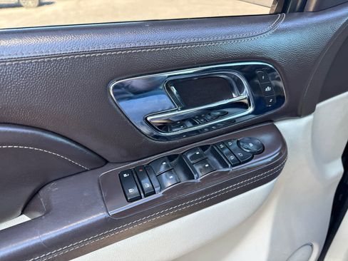 Used 2014 Cadillac Escalade ESV Platinum image 42