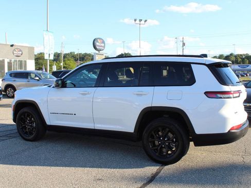 Used 2024 Jeep Grand Cherokee L Laredo image 10