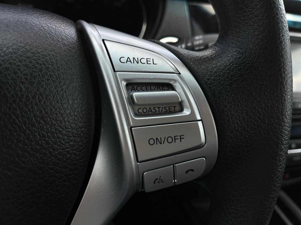 Used 2016 Nissan Rogue SV FWD image 18