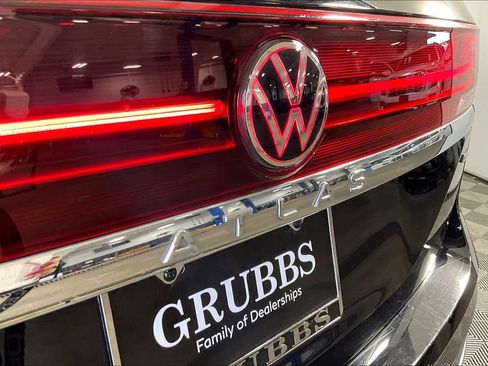 Used 2024 Volkswagen Atlas SE image 42