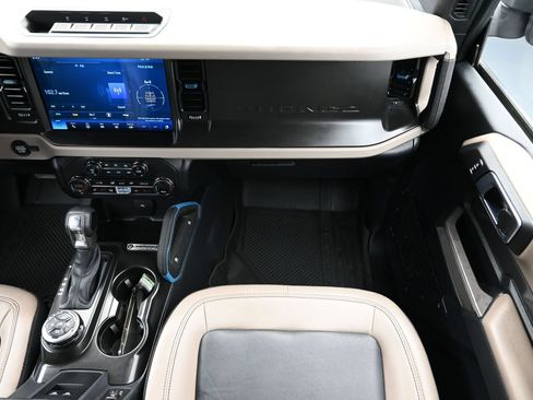 Used 2023 Ford Bronco Wildtrak AWD/4WD image 39