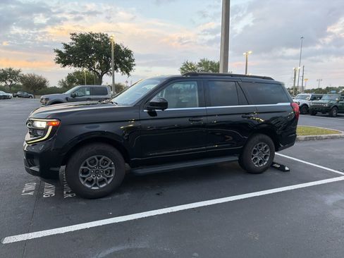 Used 2025 Ford Expedition Active image 14