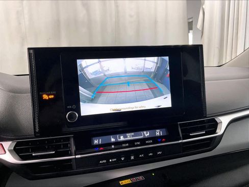 Used 2025 Toyota Sienna LE image 20