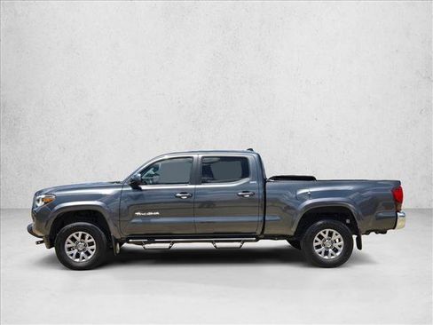Used 2018 Toyota Tacoma SR5 RWD image 8