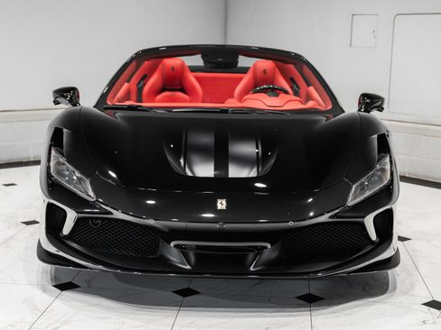 Used 2021 Ferrari F8 Tributo RWD image 4