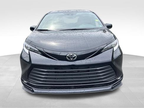 New 2026 Toyota Sienna XLE Woodland Edition AWD/4WD image 8