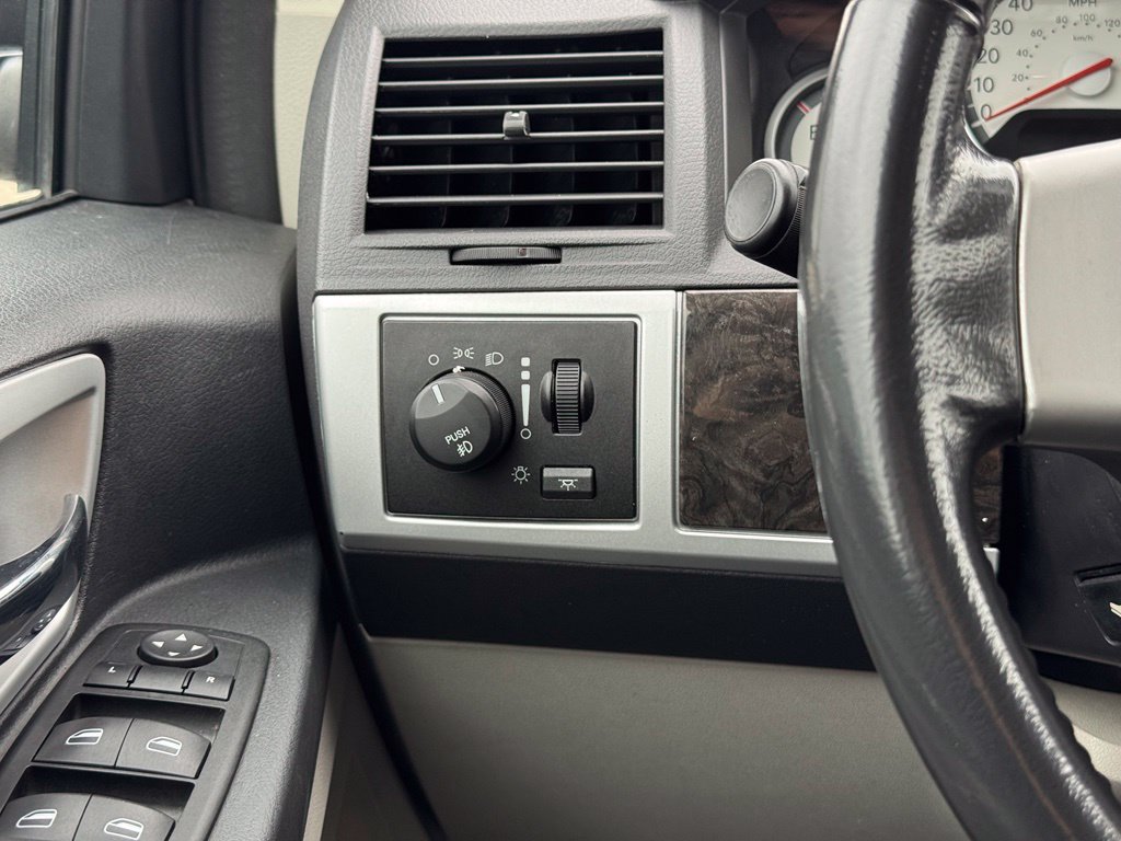 Used 2010 Dodge Grand Caravan SXT FWD image 28