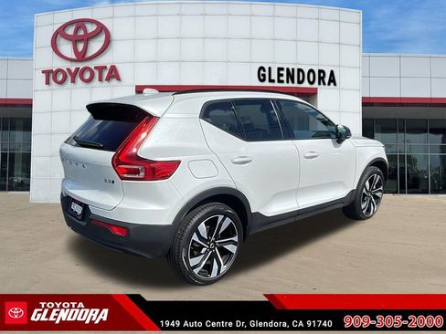 Used 2025 Volvo XC40 B5 Plus AWD/4WD image 3