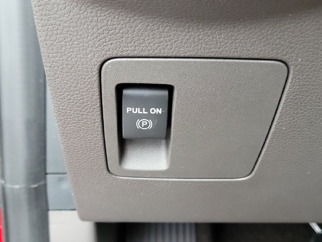 Used 2020 Ford Expedition XLT w/ Equipment Group 202A RWD image 13
