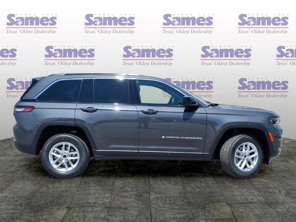 New 2026 Jeep Grand Cherokee Laredo AWD/4WD image 4