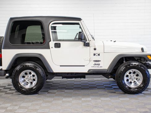 Used 2004 Jeep Wrangler X w/ Convenience Group AWD/4WD image 2