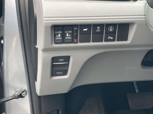 Used 2023 Honda Odyssey Touring image 21