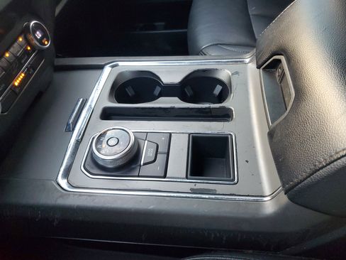 Used 2019 Ford Expedition XLT image 31