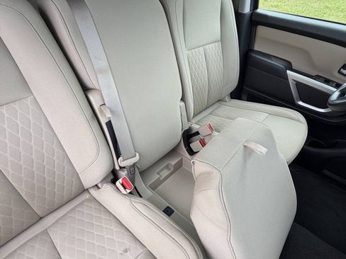 Used 2018 Nissan Titan SV AWD/4WD image 28