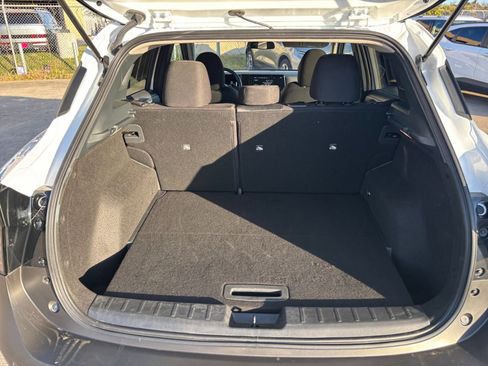 Used 2025 Nissan Kicks SV image 29