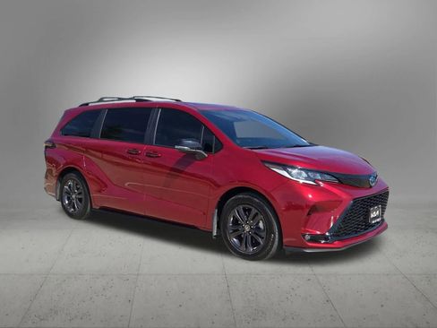 Used 2025 Toyota Sienna XSE w/ XSE Premium Package AWD/4WD image 8