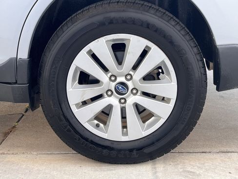 Used 2019 Subaru Outback 2.5i Premium image 9