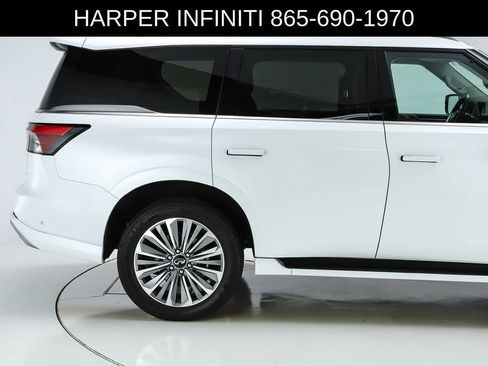 Used 2025 INFINITI QX80 Sensory AWD/4WD image 12