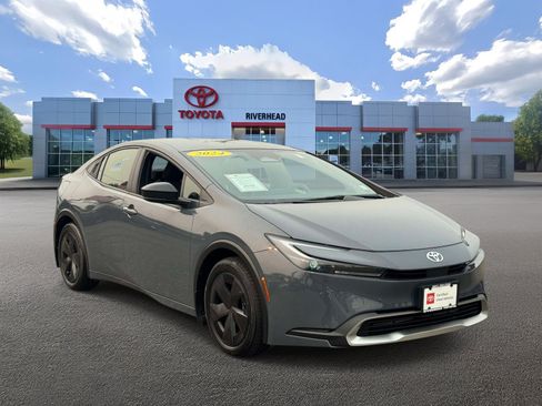 Certified 2024 Toyota Prius Prime FWD image 2