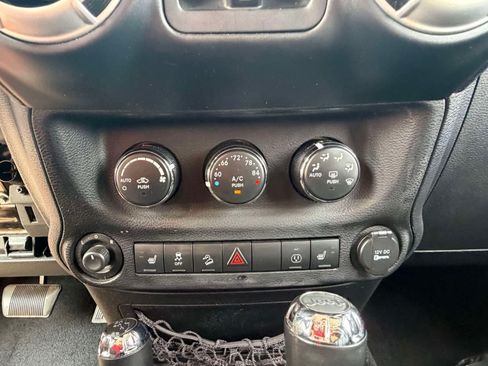 Used 2013 Jeep Wrangler Unlimited Rubicon w/ Dual Top Group AWD/4WD image 18