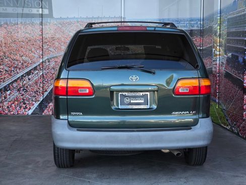 Used 2000 Toyota Sienna LE FWD image 7