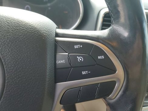 Used 2020 Jeep Grand Cherokee Laredo w/ Security & Convenience Group AWD/4WD image 13