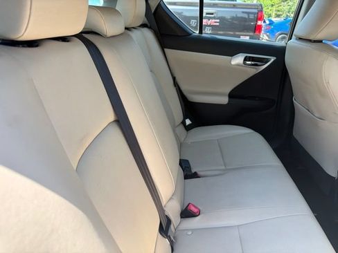 Used 2011 Lexus CT 200h Premium FWD image 18